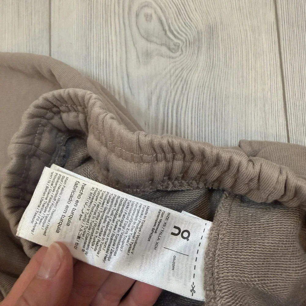 On Cloud Club Pants Sweatpants Taupe Brown LOOSE‎ FIT Size XS Retail $99